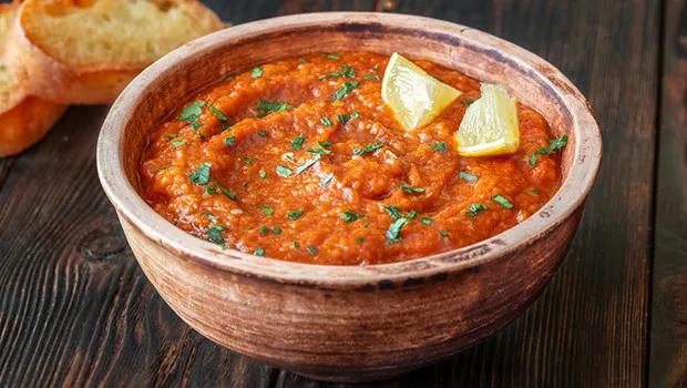 Ajvar Ezme Tarifi: Kırmızı Biberle Balkan Lezzeti!