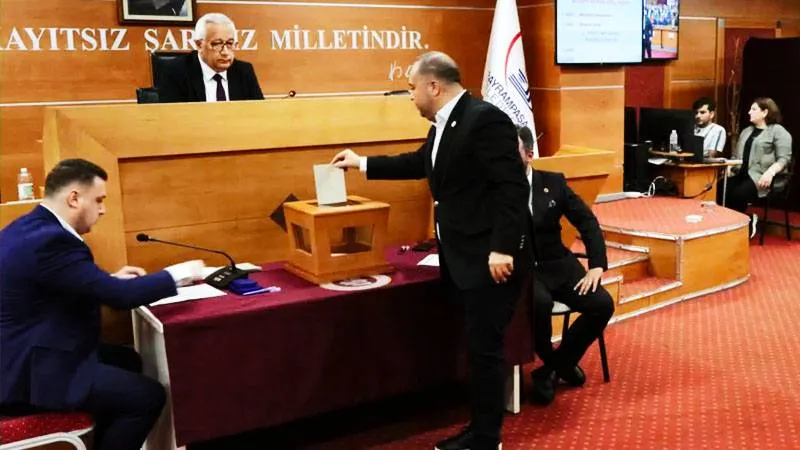 AKP'nin Bayrampaşa Oyunu! Akif Beki'den Şok Eleştiri