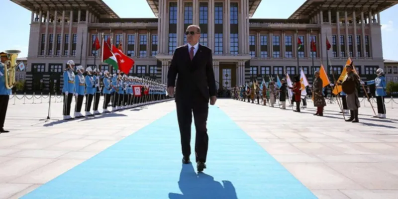 Saray'dan Şok Enflasyon Tahmini! AKP'yi Bile Aştılar!