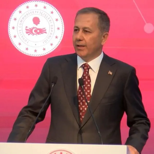 "Aranan 12 suçlu yurda getirildi!"