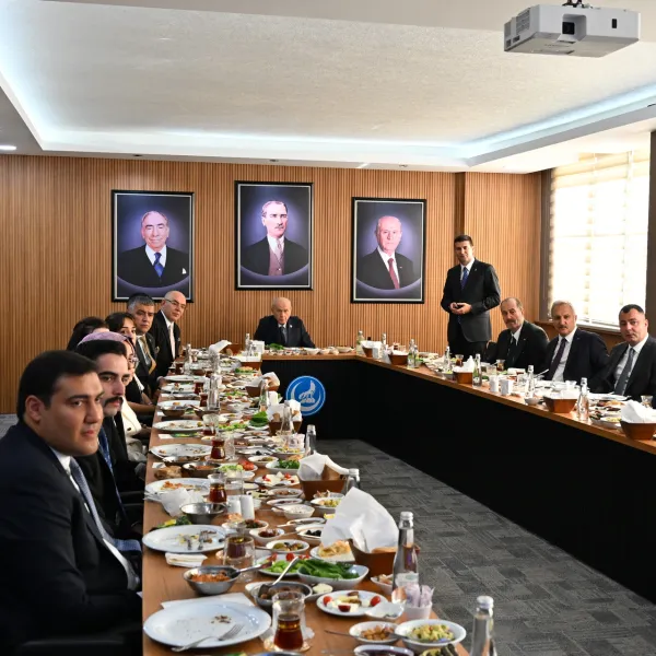 Bahçeli'den Sürpriz Ziyaret! Ülkü Ocakları'nda Neler Konuşuldu?