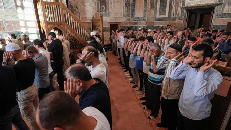 Bayram Namazı Saati 2025: İl İl Namaz Vakitleri Şoku!