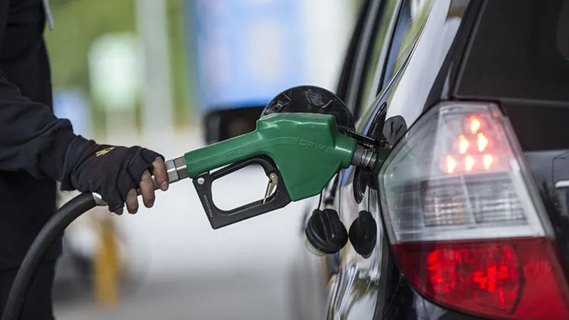 Benzin ya da motorine yeni indirim var mı?