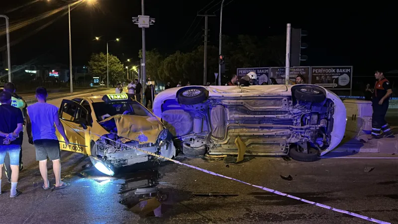 Çanakkale'de Feci Kaza! Taksi Otomobille Çarpıştı: 8 Yaralı