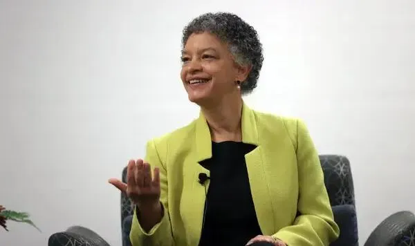 Collins’den Net Mesaj: Faiz Patikasında Temkinli Adımlar