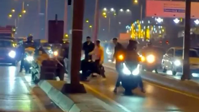 D-100 yanyolda trafik kavgası! O anlar kamerada