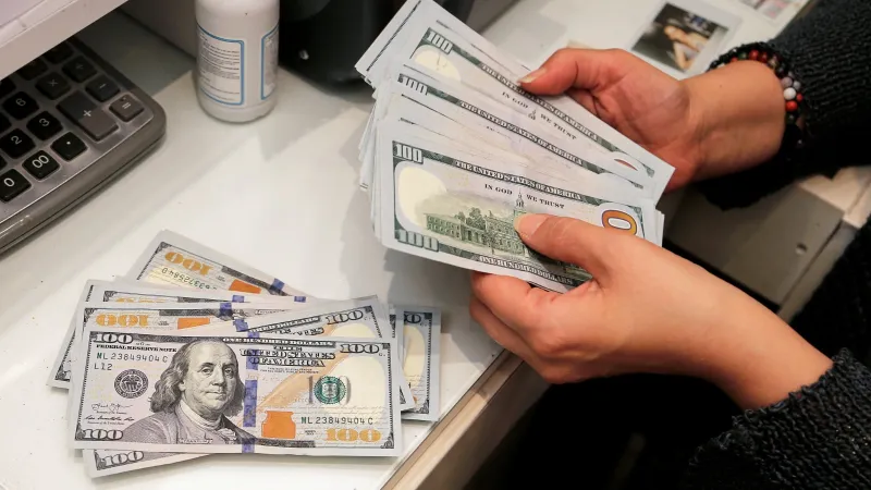 Dolar yatay, euro rekor kırdı!