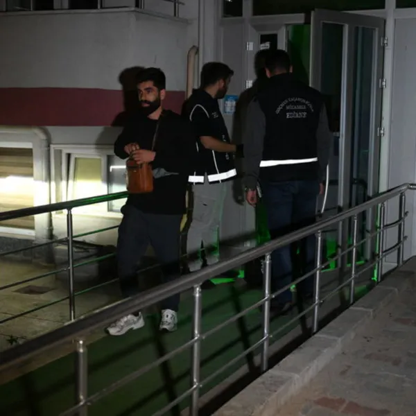 Edirne'de Şok Baskın! 31 Kaçak Göçmen Yakalandı! Sınır Güvenliği Alarmda!