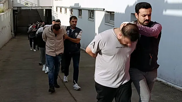 Gelen mesajla şoke oldular: Sizi dolandırdım, yurt dışına gideceğim! ‘Sazan Sarmalı' şebekesi çökertildi