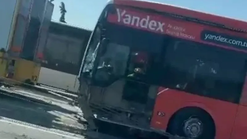 Haliç Köprüsü'ndeki metrobüs yolunda kaza!