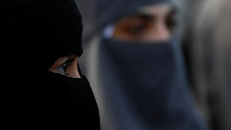 İtalya'da Peçe ve Burka Şoku! Yasak mı Geliyor?