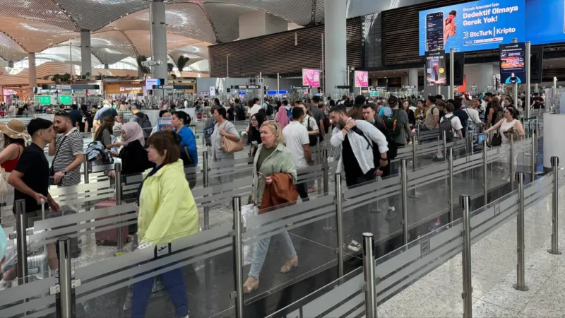 İstanbul Havalimanı'nda Bayram Yoğunluğu! Uçuşlar Alarm Veriyor