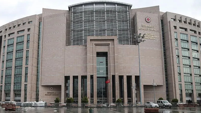 İstanbul'daki izinsiz yürüyüşlerle ilgili 139 sanığın davasında ara karar