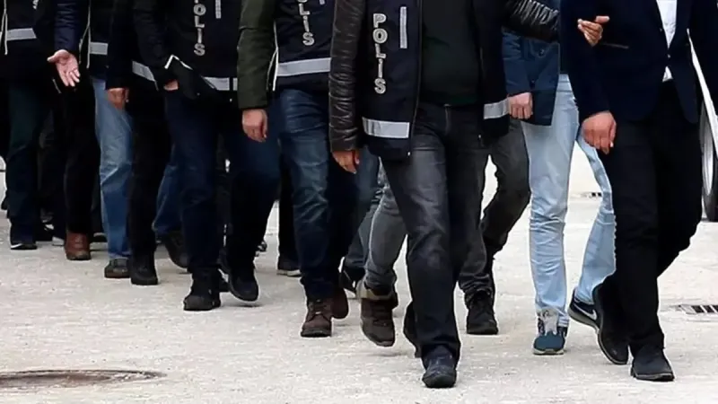 İzmir'deki FETÖ operasyonunda yakalanan 3 şüpheli tutuklandı!