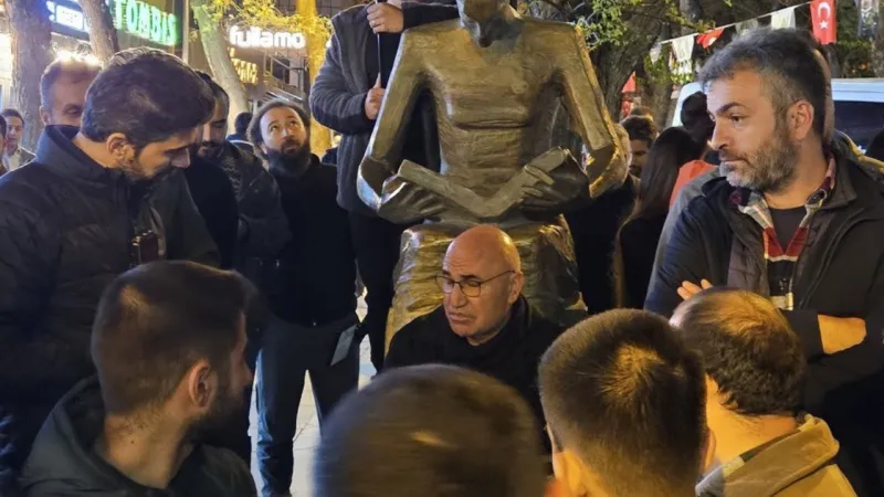 Ankara'da Öğrenci Protestosu: Polis Müdahalesi ve Tanal'ın Eylemi!
