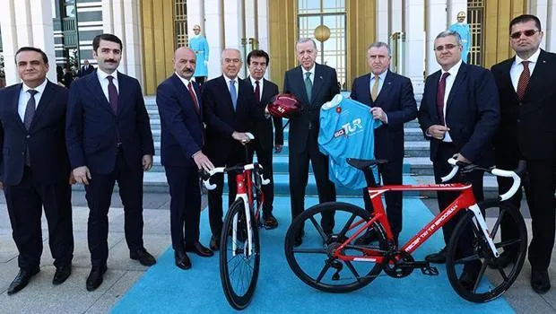 Erdoğan'dan Bisiklet Turu Heyetine Özel Kabul! Neler Konuşuldu?