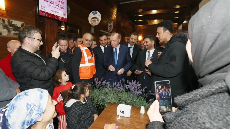 Erdoğan İstanbul'da: Vatandaşlarla Çay Sohbeti!