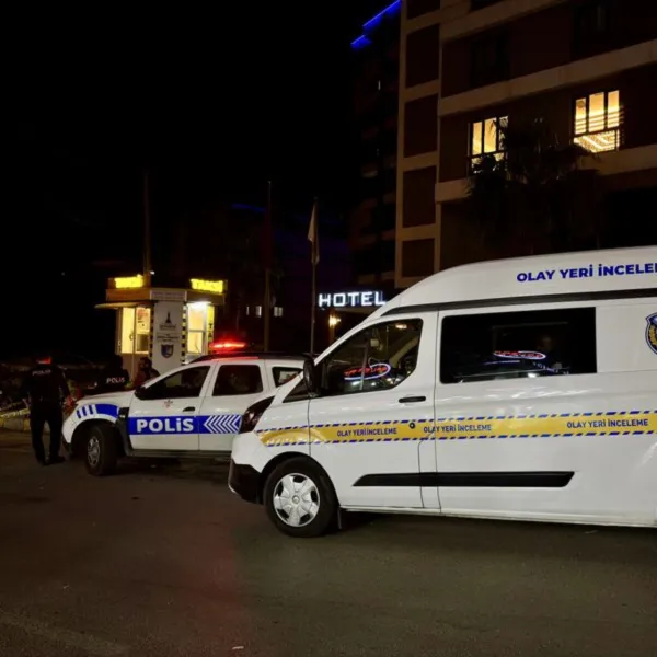 İzmir Buca'da Taksi Durağında Kanlı Kavga! 2 Yaralı