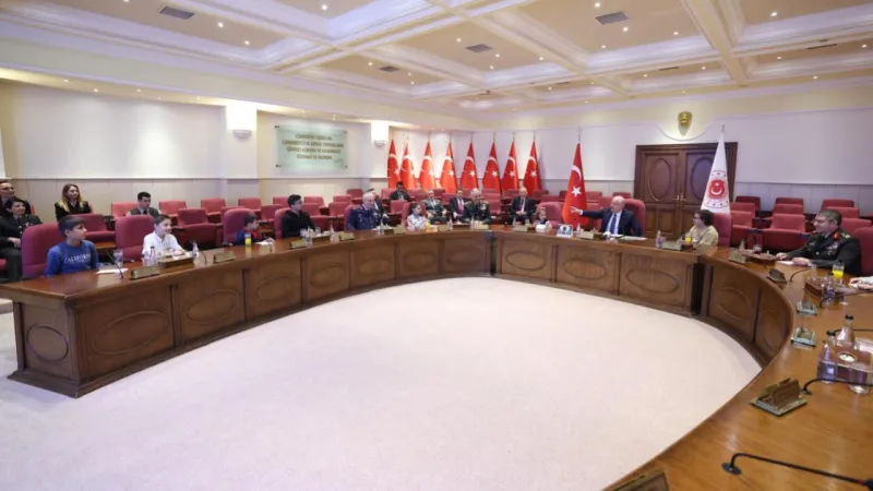 MSB'de Duygulandıran Anlar! Bakan Güler'den Şehit Çocuklarına Ziyaret