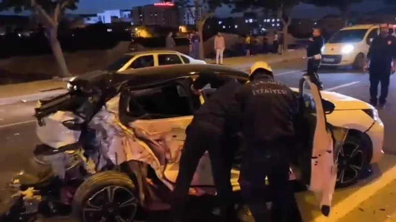 Şanlıurfa'da Feci Kaza: Kamyonet Otomobille Çarpıştı! Yaralılar Var