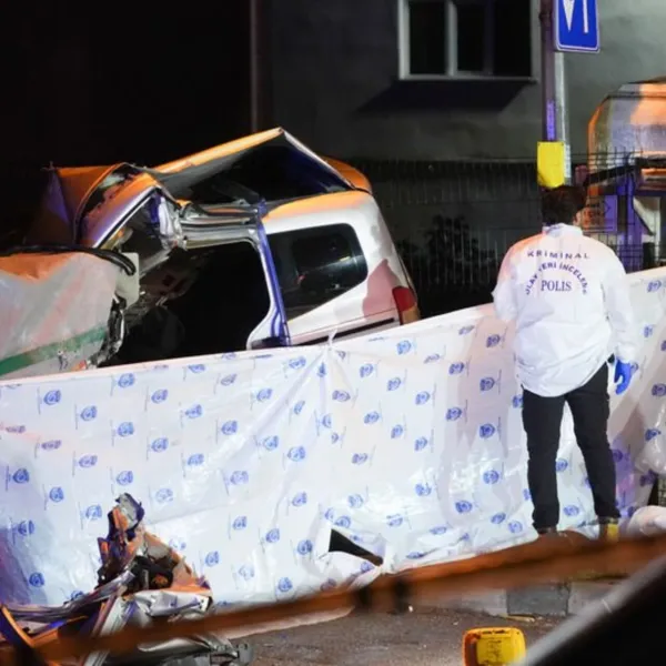 Polisten kaçan araç TIR'a çarptı: 1 ölü, 2 yaralı