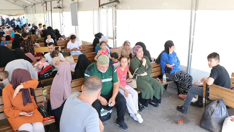 Türkiye'deki Suriyelilerin ülkelerine dönüşü okulların tatile girmesiyle yoğunluk kazandı